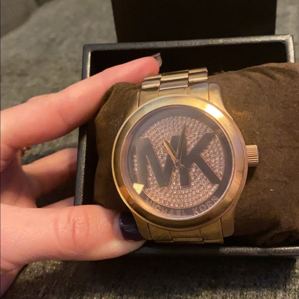 Michael Kors Rose Gold Watch w Box - Picture 3 of 15